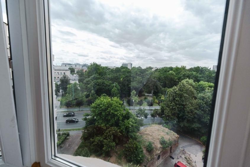Apartament cu 4 camere decomandat, mobilat în Central