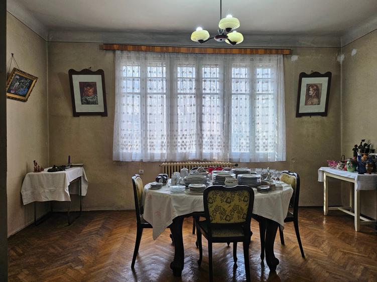 Apartament cu 3 camere semidecomandat în Știrbei Vodă