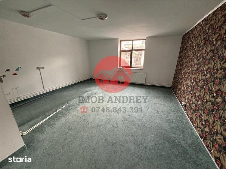 Spațiu comercial, de 300 mp, în Central