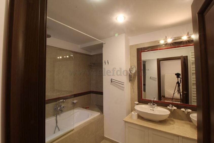 Apartament cu 4 camere semidecomandat în Dorobanți