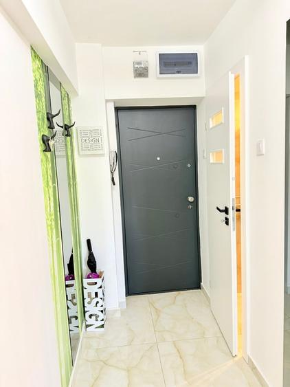 Apartament cu 3 camere semidecomandat în Băneasa