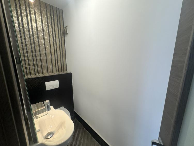 Apartament cu 4 camere decomandat, mobilat în Băneasa