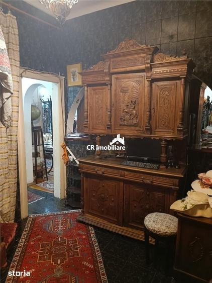 Apartament cu 4 camere semidecomandat în Centrul Civic