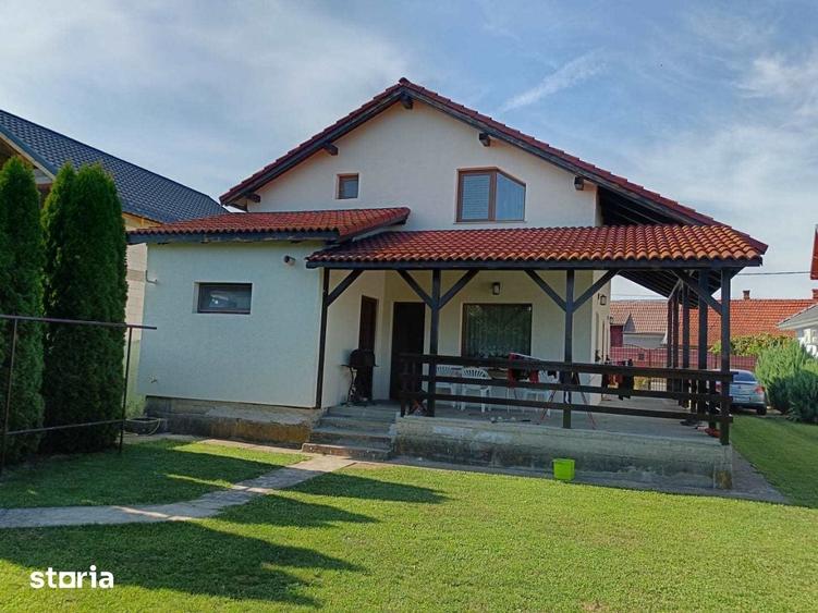 Casă cu 4 camere cu Teren 740 Mp în Central