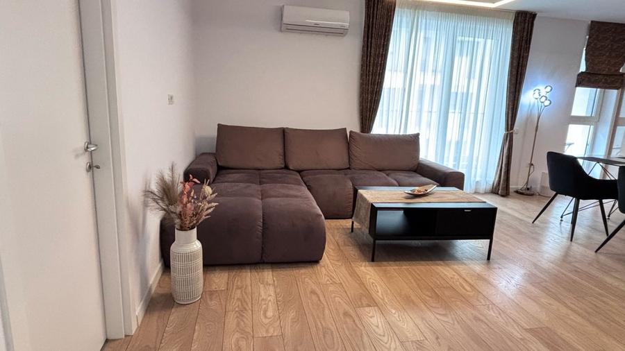 Apartament cu 3 camere semidecomandat, mobilat în Aviației