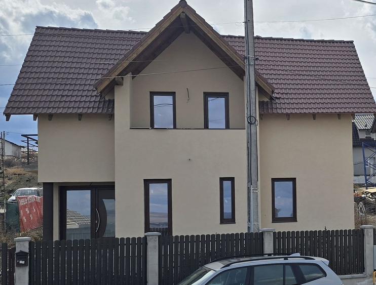 Casă individuală cu 4 camere cu Canalizare în Câmpenești