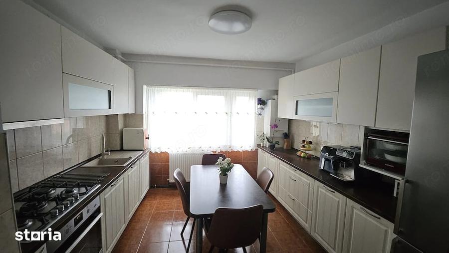 Apartament cu 4 camere în Noua