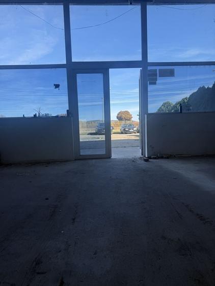 Spațiu comercial, de 530 mp, în Sânmartin