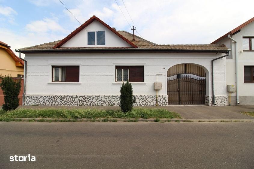 Casă cu 5 camere cu Teren 835 Mp în Central