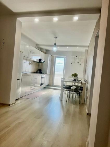 Apartament cu 3 camere decomandat în Calea București