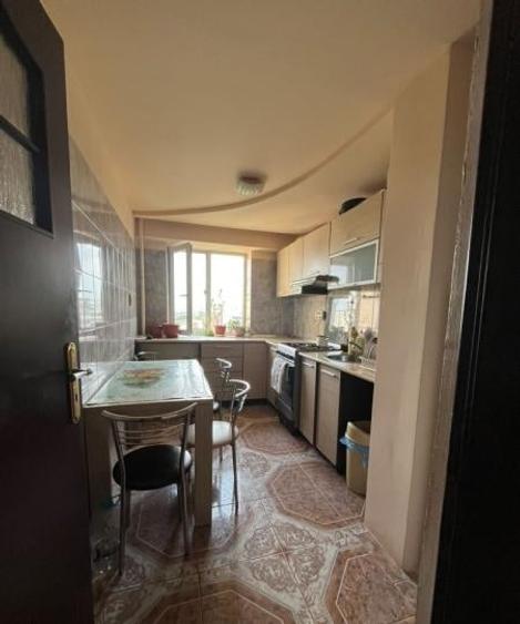Apartament cu 3 camere decomandat în Tomis III