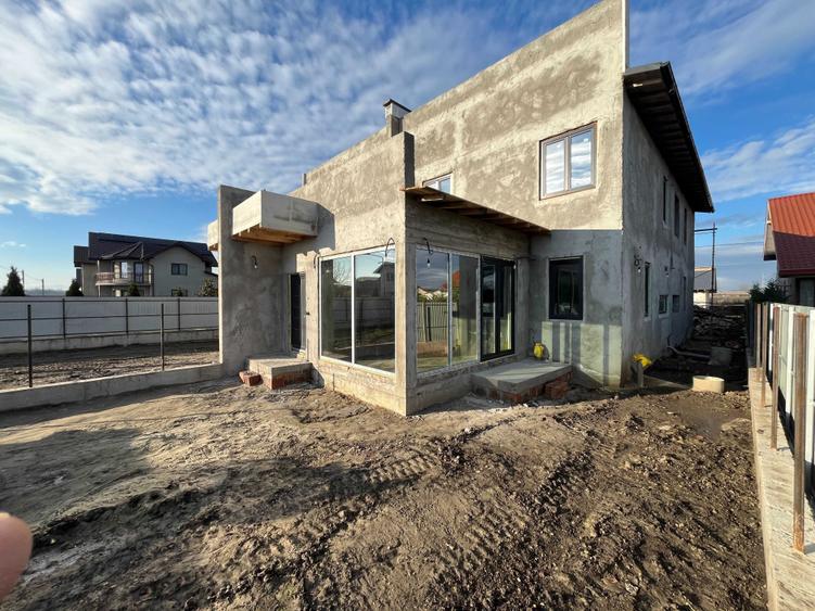 Casă cu 2 camere cu Teren 250 Mp în Vânători