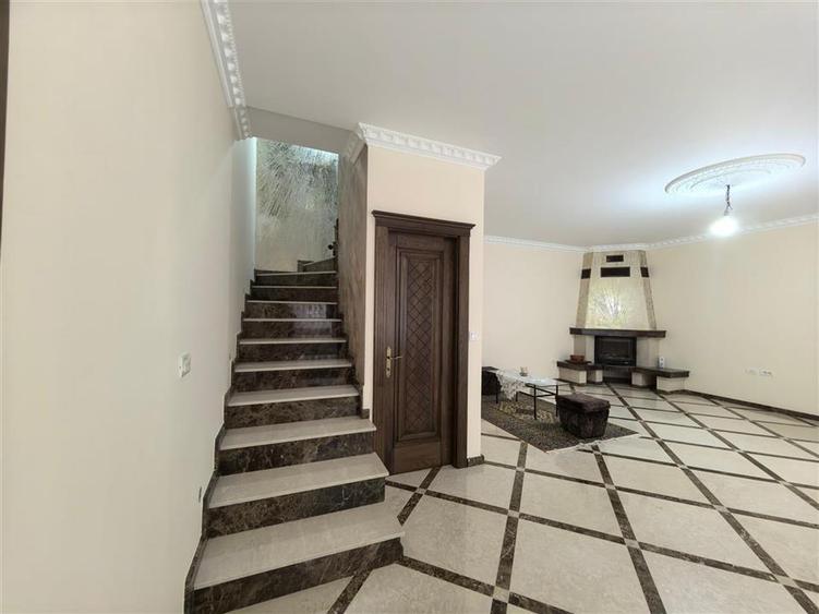 Casă individuală cu 6 camere cu Teren 180 Mp în Ultracentral