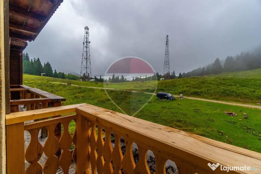 Casă cu 12 camere cu Teren 4300 Mp în Central