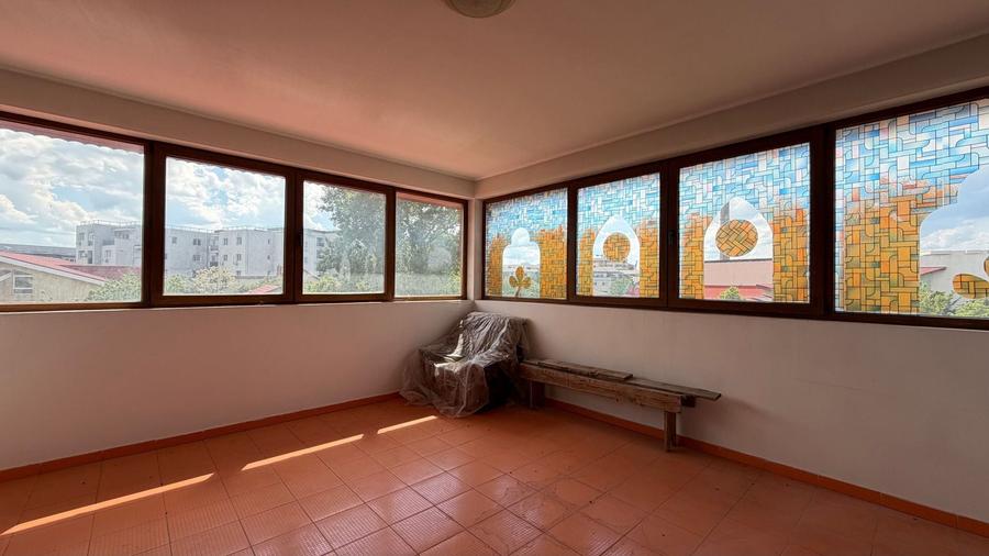 Casă individuală cu 12 camere cu Canalizare în Berceni