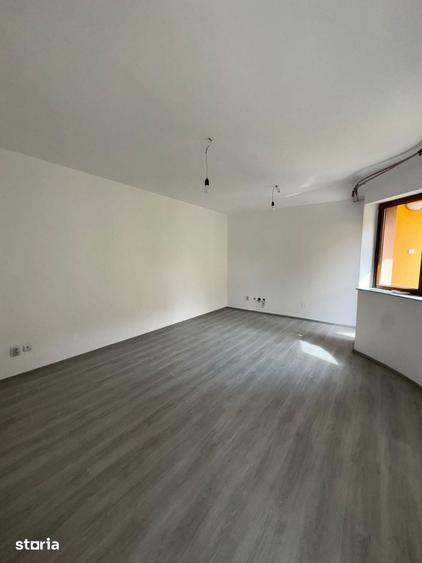 Apartament cu 4 camere în Calea București