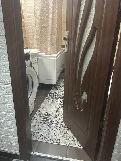 Apartament cu 3 camere semidecomandat în 9 Mai