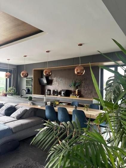 Apartament cu 3 camere semidecomandat, mobilat în Borhanci
