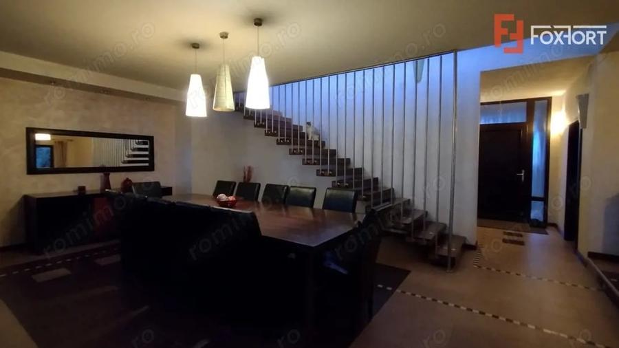 Casă cu 6 camere cu Teren 696 Mp în Ronaț