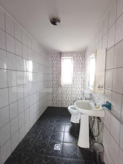 Casă individuală cu 5 camere cu Canalizare în Sud-Est