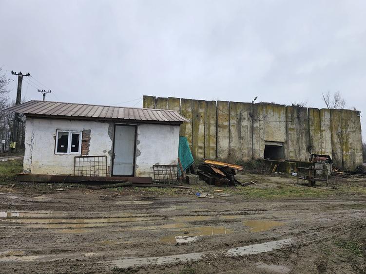 Teren de 7400 mp, în Butea