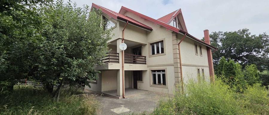 Casă cu 4 camere decomandat cu Teren 1318 Mp în Bucium