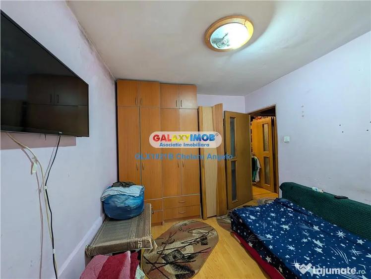 Apartament cu 3 camere semidecomandat în Berceni