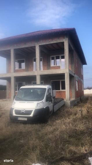 Casă cu 4 camere cu Teren 1200 Mp în Pielești