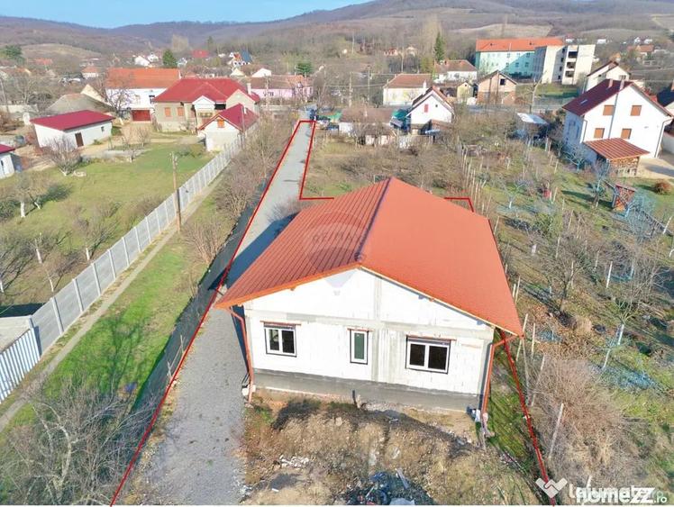 Casă cu 3 camere cu Teren 1237 Mp în Miniș
