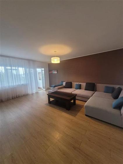 Apartament cu 3 camere decomandat, mobilat în Faleza Nord