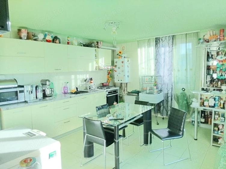 Casă cu 4 camere cu Teren 371 Mp în Apărătorii Patriei
