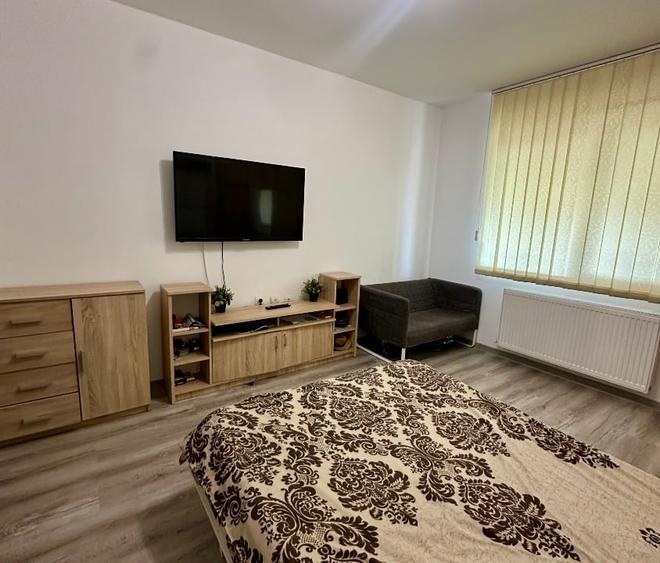 Garsonieră decomandată, mobilată în Central