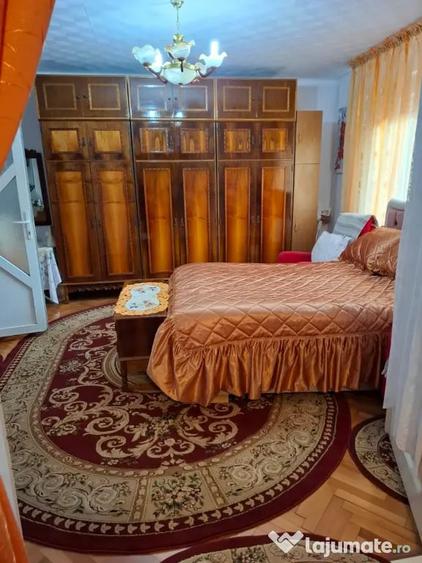 Casă cu 4 camere în Ghioroc