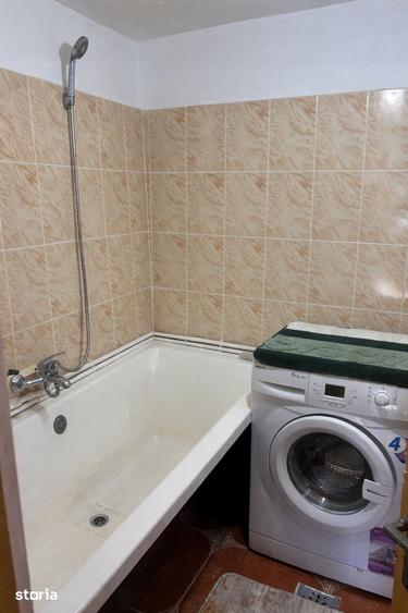Casă cu 2 camere decomandat cu Teren 1745 Mp în Central