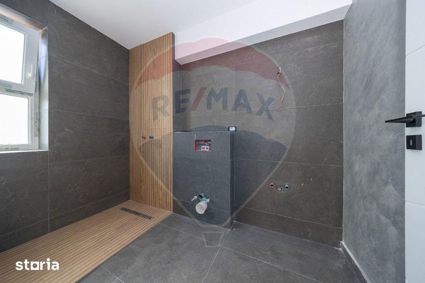 Casă cu 4 camere cu Teren 500 Mp în Sânpetru