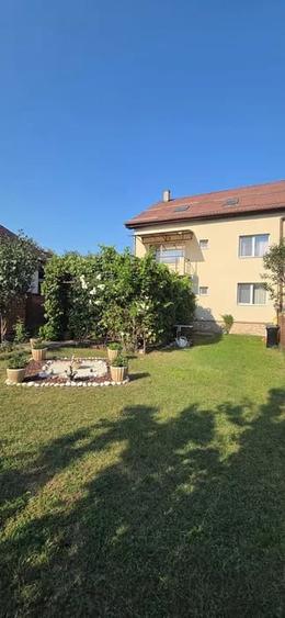 Casă individuală cu 8 camere cu Canalizare în Someșeni