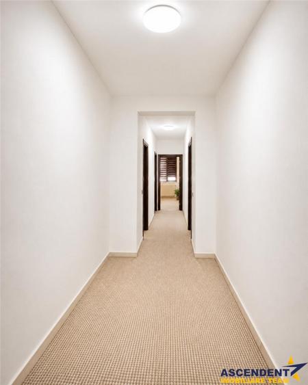 Apartament cu 3 camere decomandat în Tractorul