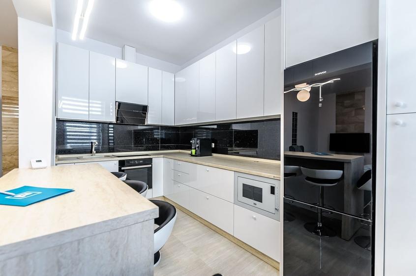 Apartament cu 3 camere decomandat, mobilat în Central