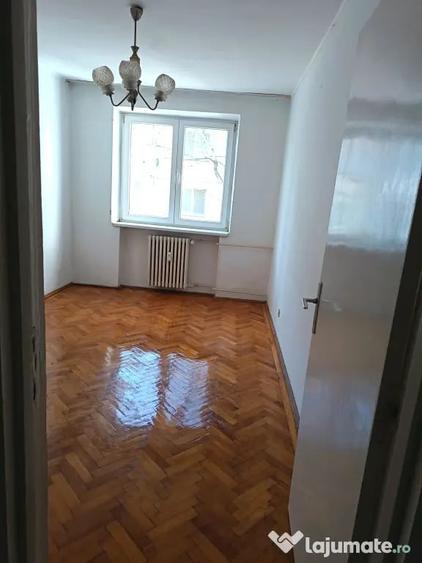 Apartament cu 3 camere decomandat în Mitocași