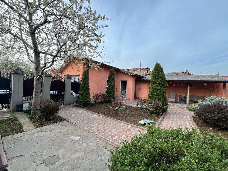 Casă cu 4 camere în Lacu