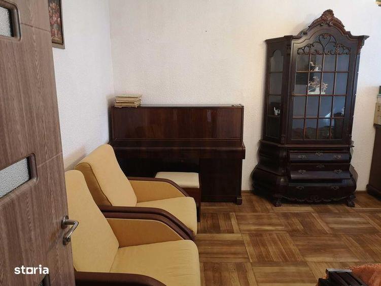 Apartament cu 3 camere decomandat în Casa de Cultură