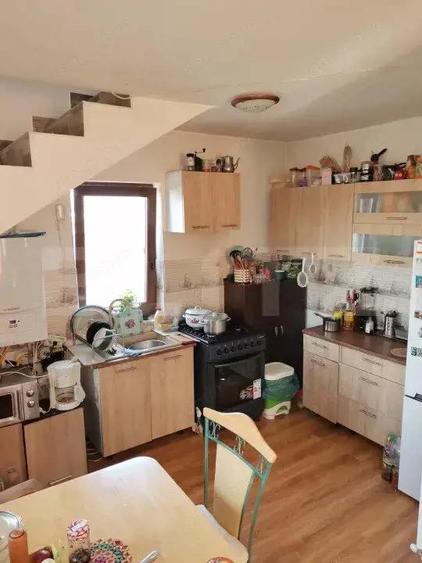 Casă cu 4 camere cu Teren 356 Mp în Apahida