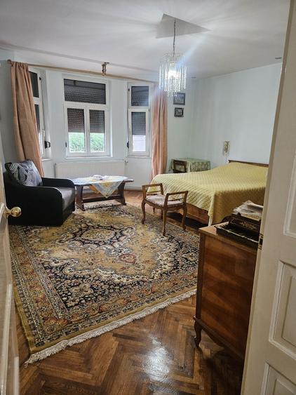Apartament cu 3 camere decomandat în Drumul Carului