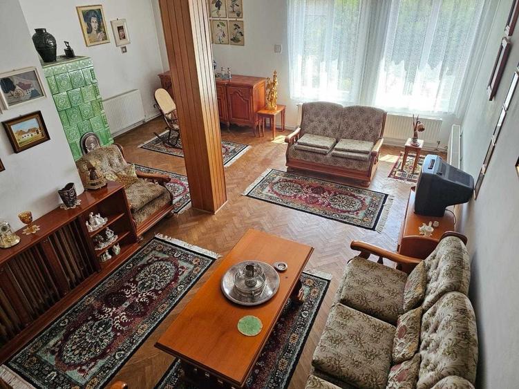 Casă cu 4 camere în Central