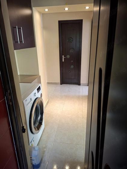 Apartament cu 3 camere decomandat în 1 Decembrie