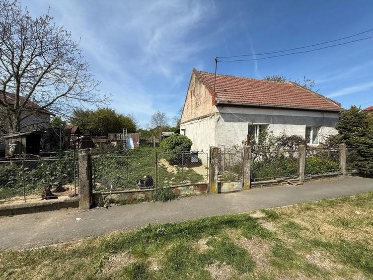 Casă cu 3 camere cu Teren 100 Mp în Central