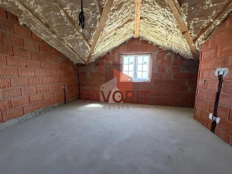Casă cu 4 camere cu Teren 250 Mp în Sânandrei