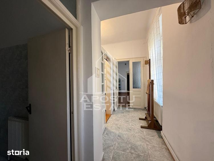 Apartament cu 3 camere semidecomandat în Iosefin