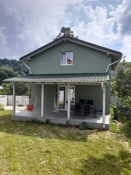 Casă cu 3 camere cu Teren 165 Mp în Sasca Montană