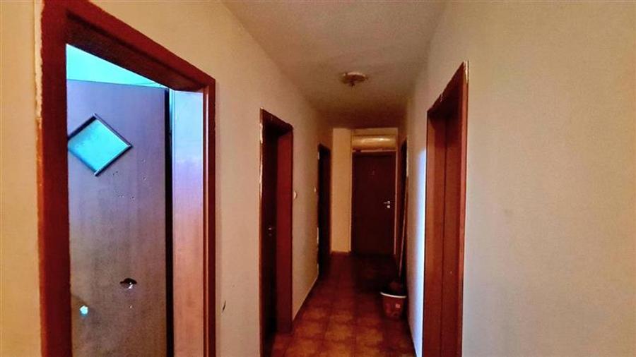 Apartament cu 5 camere decomandat, mobilat în Girocului